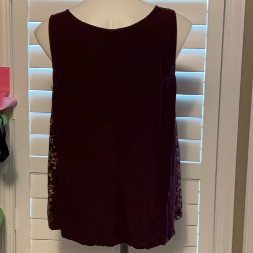 Merona Red Sleeveless Tank Top with V-Neckline - Picture 4 of 7